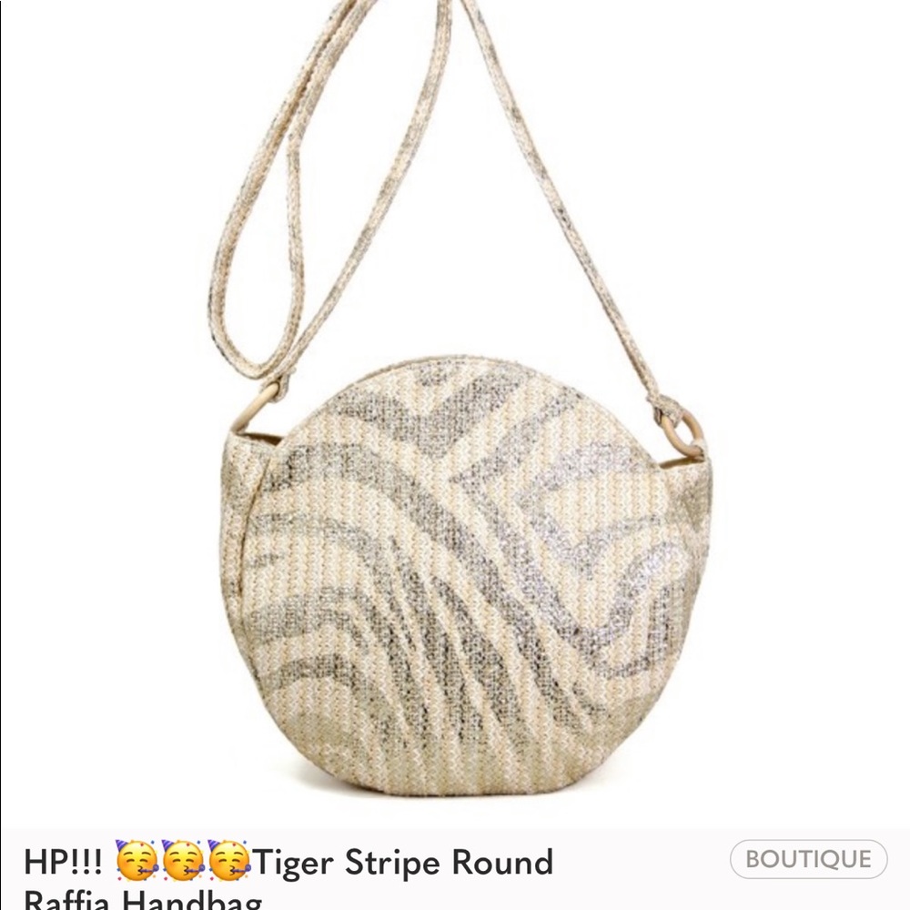 HP!!! 🥳🥳🥳Tiger Stripe Round Raffia Handbag.